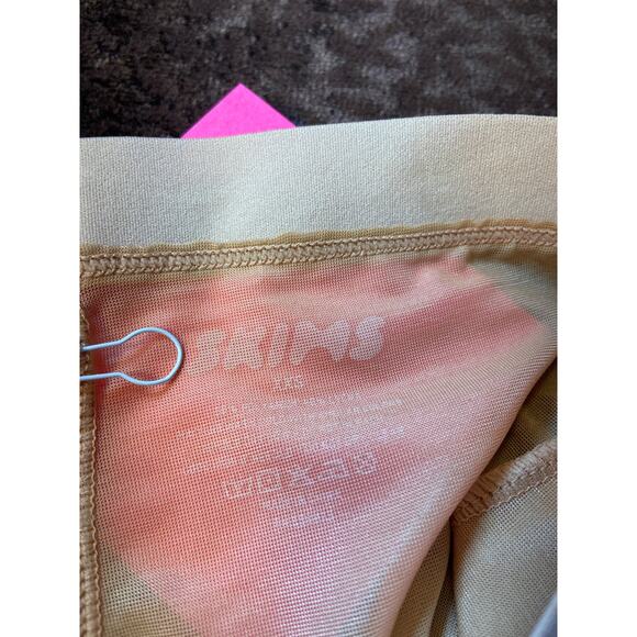 Skims , below the knee, capri , shapewear - Picture 3 of 4